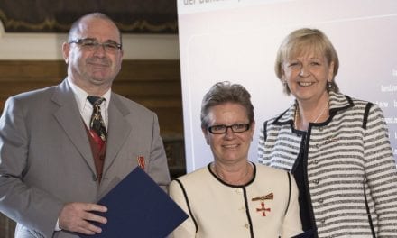 Lohn der Hilfe für andere – das Bundesverdienstkreuz am Bande