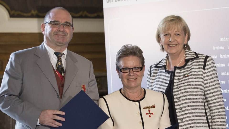 Lohn der Hilfe für andere – das Bundesverdienstkreuz am Bande